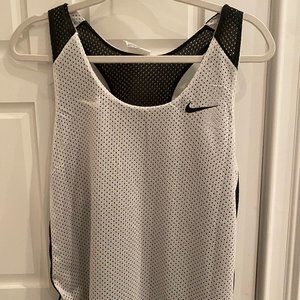 Nike Pinnie